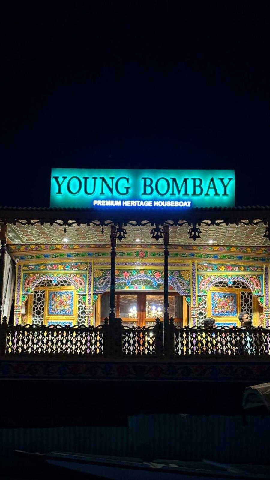 Young Bombay Premium Heritage Houseboat Srinagar  Exterior photo